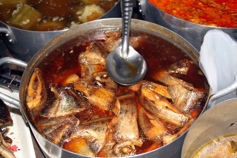 sopa de pescado en los restaurantes donde comer en Battambang