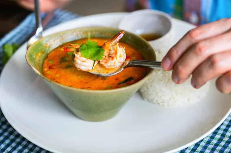 Sopa Tom Yum en los restaurantes de Nom Pen