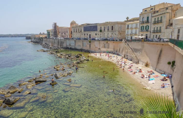 spaggia di cala rossa siracusa