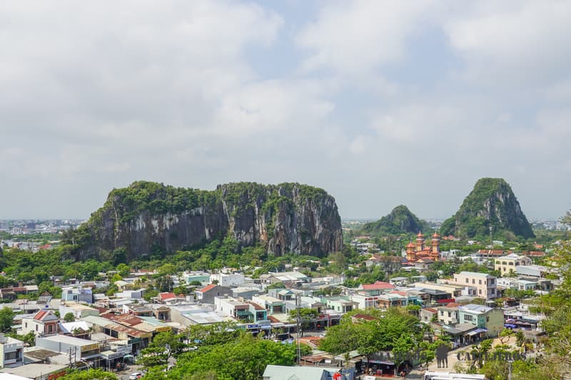 Vistas desde uno de los miradores de Thuy Son uno de los lugares que ver en Da Nang