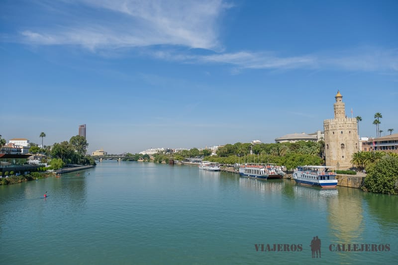 Torre del Oro en Sevilla en un día