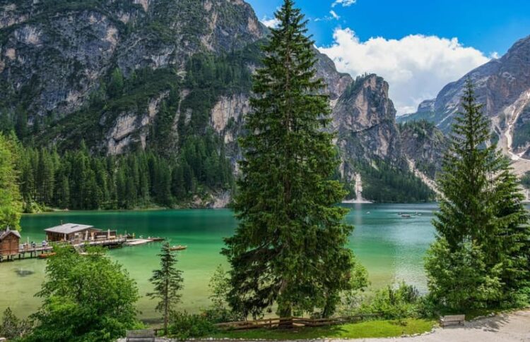 Lago di Braies en la guía de los Dolomitas