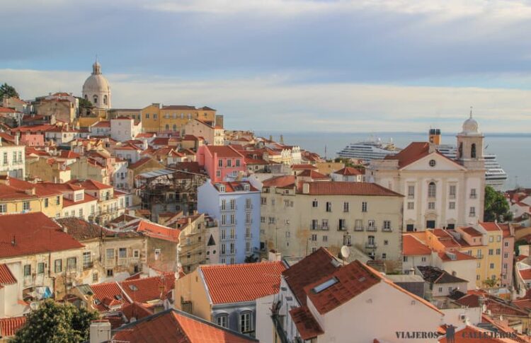 Vistas desde el Mirador de Santa Lucía en la ruta por Lisboa en dos días